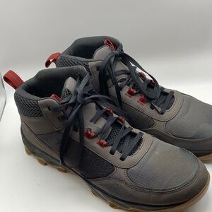 Columbia Men's Charcoal and Crimson Athletic Shoes